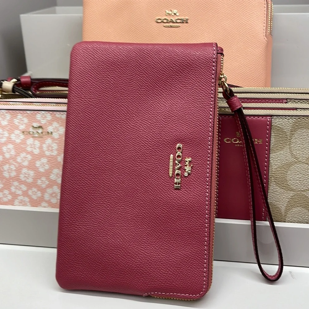 Coach Large Corner Zip Wristlet IM/Rouge